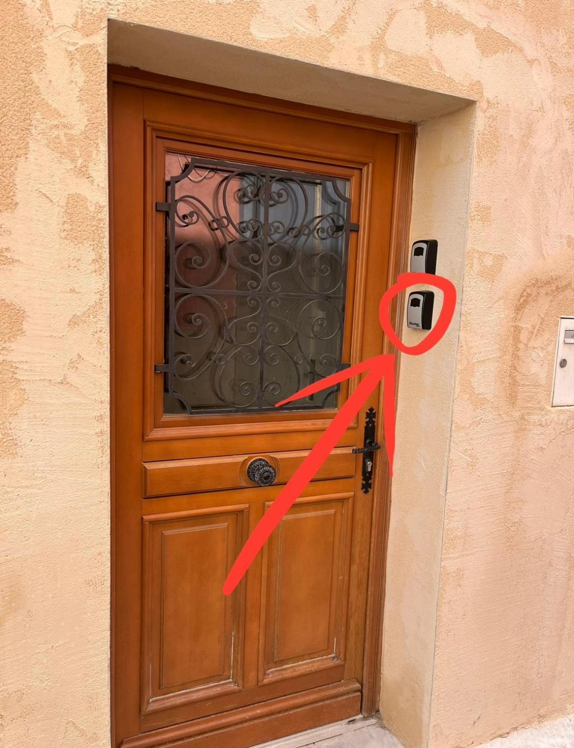 Entre Tendance Et Authenticite - La Voute Nîmes Extérieur photo